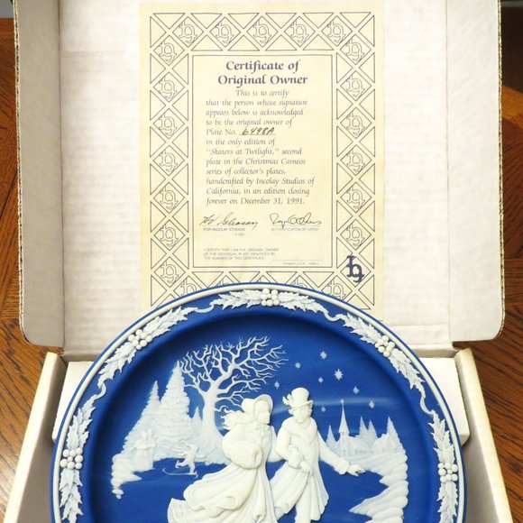 BEAUTIFUL NEW! Collectible Christmas Cameo Plate "Skaters at Midnight" R Akers - Picture 2 of 5